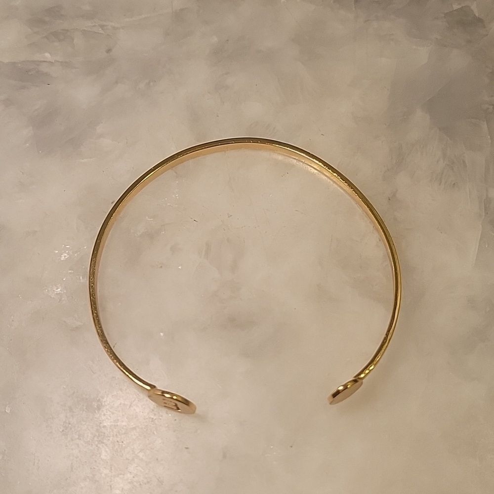 NWT Gorjana Alphabet E Initial Thin Disc Cuff Birthday 18k Gold Dainty Ethereal - Picture 4 of 4